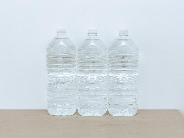 画像: カートリッジ1本から、2Lのペットボトル約5,000本分(※3)のアルカリイオン水がつくれる。しかも1L約3円と経済的。ペットボトルのゴミも減ってエコに。「カートリッジの交換目安が約2年なのも楽ですね」