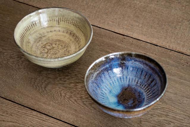 画像: 三島という技法でつくられた「碗」。灰釉による独特の色合いが、食卓に映えます