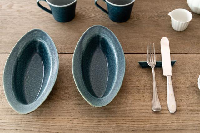 画像: こちらは村上さんの陶器の作品で、ファンの多いシリーズ。食洗機OKの丈夫さで、オーブンでも使えるものもあるのだとか(写真のものは耐熱)