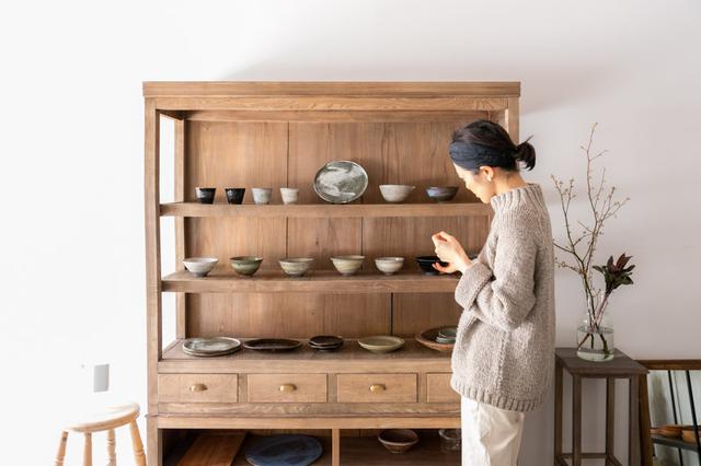 画像: 料理やお菓子づくりが好きで、器にも気を配るお母さまの影響で、自然と料理や器が好きになったのだそう