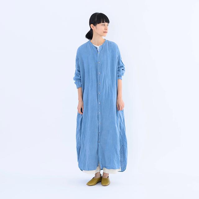画像: ◆ ライトブルーのワンピースに