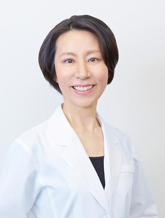 画像: 「エイジングケアコース」 を監修した上島朋子医師。「肌の健やかな美しさ」にこだわり、疾患の治療から先端美容医療、再生医療の研究まで手掛けてきました