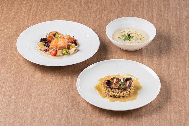 画像: 「からだ元気コース」のメニューは、「鰹だし香るカブと糀味噌、豆乳のポタージュスープ」「サマートリュフ香るチキンとポルチーニ茸、もち麦のリゾット」「タスマニアサーモンと海の幸のアックア・パッツァ」