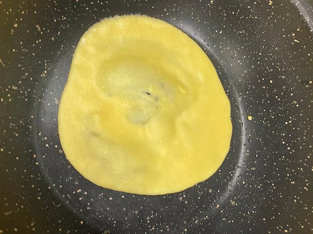 画像: 卵を使わないオムライスの「オムレツ」