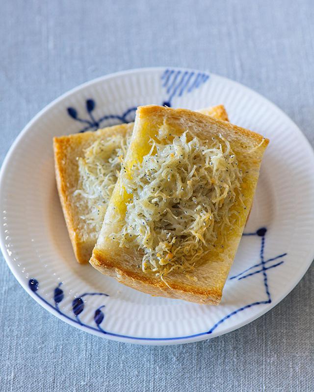 画像: しらすトーストのつくり方