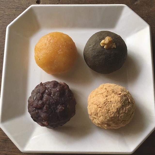 画像: おはぎ。こしあんきなこ、ほうじ茶あんくるみ、粒あん雑穀米、赤レンズ豆あん