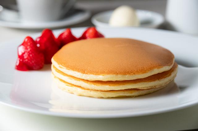 画像: 180度に調整された分厚い鉄板で、ムラなく焼き上げる