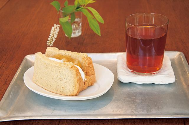 画像: このときの「シフォンサンド」は小夏ジャムと生クリームを挟んだもの。ジャムは季節で替わるのでいつも楽しみ