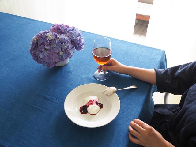 画像: この日は自家製のパンナコッタとアイスティー。「ウーフ」の紅茶を常温で