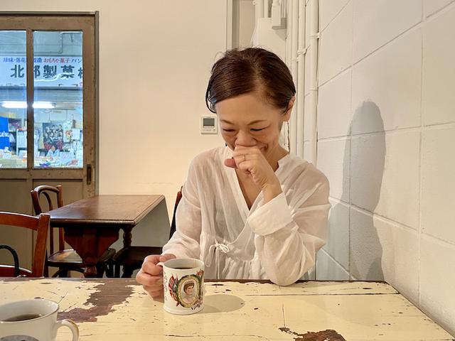 画像: 友人と朝活。白いカシュクールのトップスは「ワンダフルライフ」のもの。ちなみにパスタを食べに行く日は白は着ない。悲しい目にあうからね