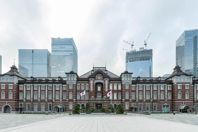 画像: 実は南に長く、左右非対称な東京駅舎外観。この中に位置する東京ステーションホテル