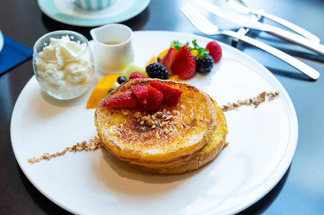 画像: 「フレンチトースト」コーヒーまたは紅茶付きのセットで、3,500円(消費税・サービス料込み)