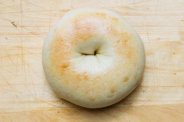 画像: 甘酸っぱく、梅の凝縮した味が楽しめる甘露煮と、あんこの甘さが溶け合います