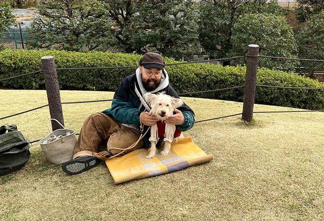 画像: 公園の小高い丘(向こう側がドッグラン)