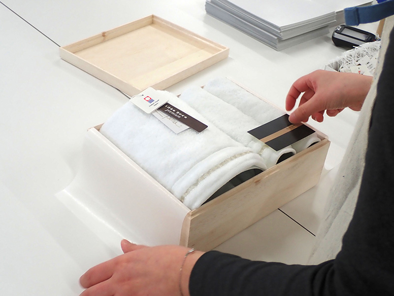 画像: 高い品質を維持するために、検品は人の目で入念に行う
