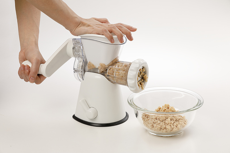 画像: 煮豆もらくらく潰せます。ムラができにくく、味噌づくりにもぴったり