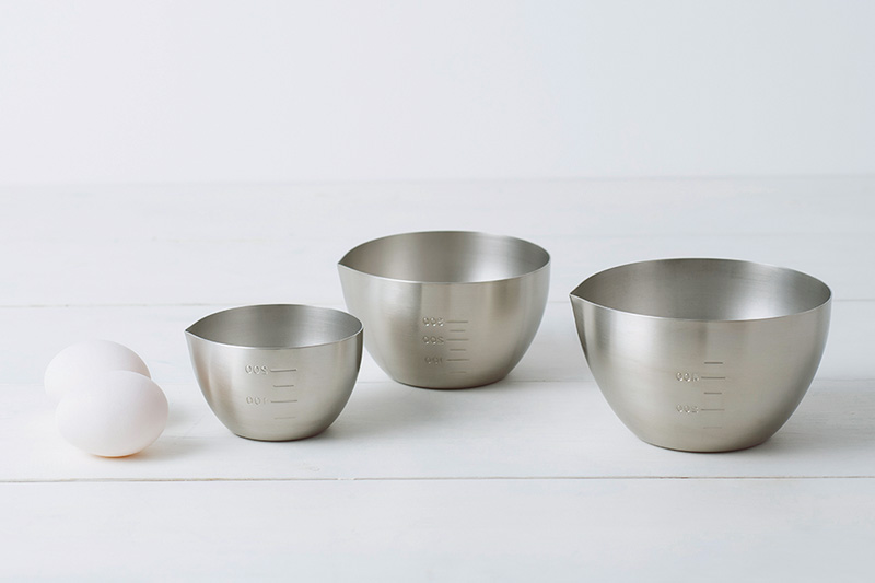 画像: 左・9サイズ)サイズ:幅9.4×奥行き8.8×高さ5.6cm 容量:270mL 質量:約110g、中央・11)サイズ:幅11.8×奥行き11.4×高さ6.5cm 容量:520mL 質量:約170g、右・13)サイズ:幅13.5×奥行き13×高さ7.8cm 容量:800mL 質量:約235g