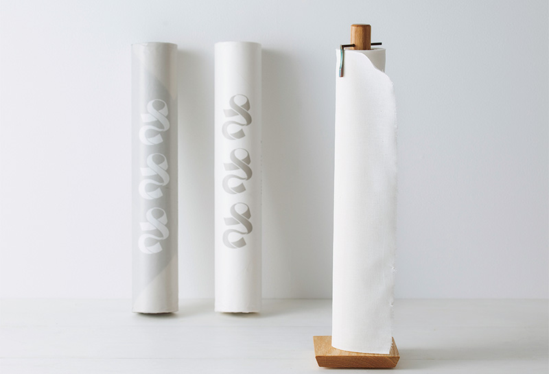 画像: 左)Cut(ミシン目あり)、中央)Free(ミシン目なし) サイズ直径6.2cm×幅36cm×全長約7m ※縦型の専用スタンド(写真右)は別売り