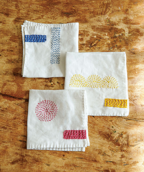 画像: 刺す分量が少ないし、丸やラインなど幾何学模様なら初心者でも取り掛かりやすい。ステッチが不ぞろいでも、それが味わいに