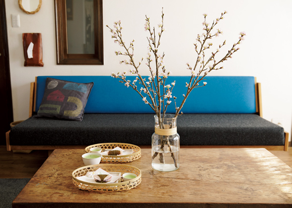 画像: 桜の枝ものはつぼみの状態で買えば、しばらく楽しむことができる。「家の中に手軽に春を呼び込むのにいい方法です」