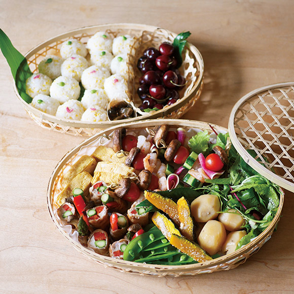 画像: こんなお花見弁当をつくってきた堀川さん。季節行事は思い出という宝物が残る