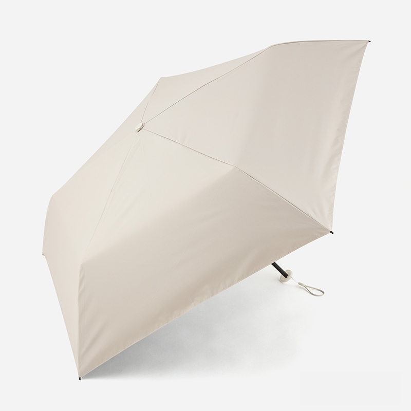画像: シンプルなデザインも魅力。さっと手開きできるワンアクション式で、急な雨にも便利