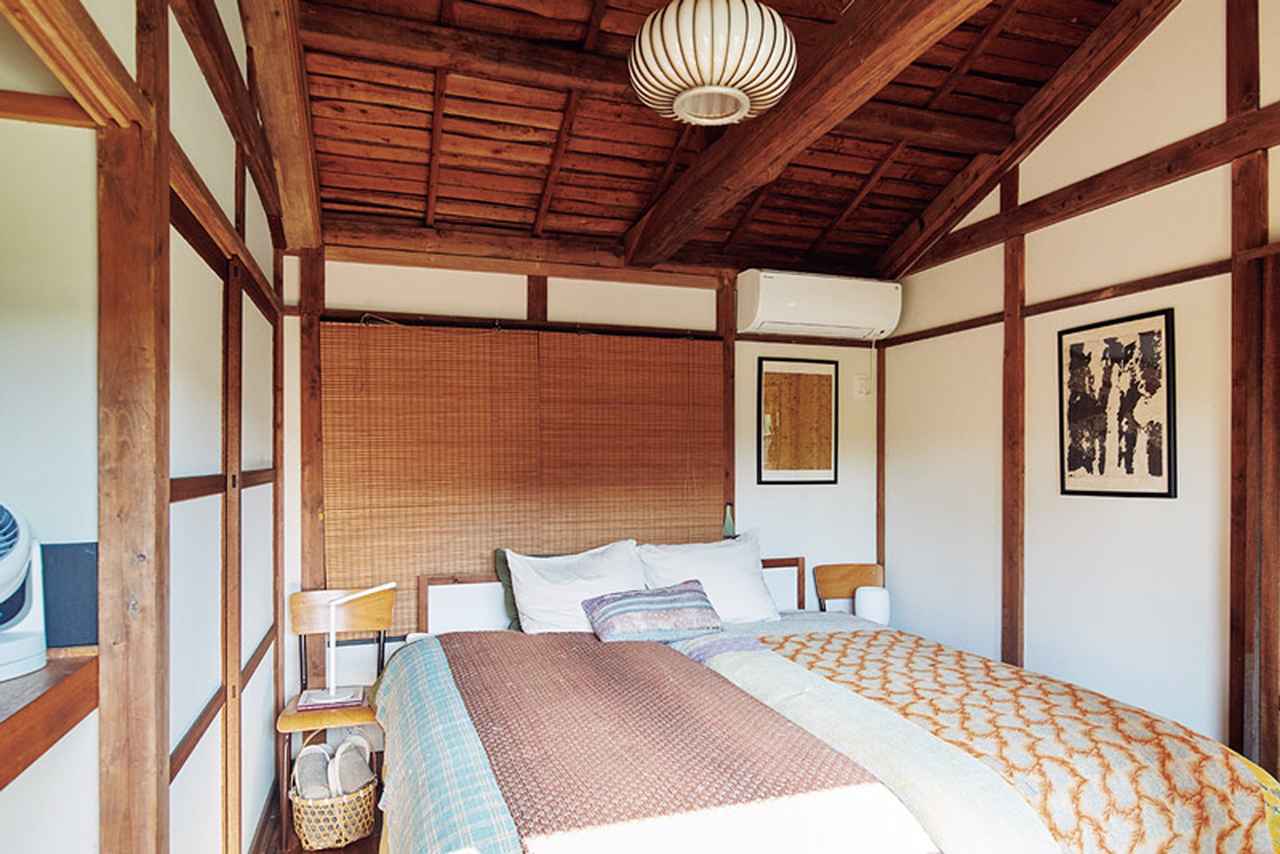 画像: 海辺の丘に建つ「築80年の古民家」で“涼やかに”暮らす4つの工夫。異国のプリミティブな文化をしつらえた、リゾート感覚のさわやかな空間づくり／DAMDAM・フィリップ・テリアンさん