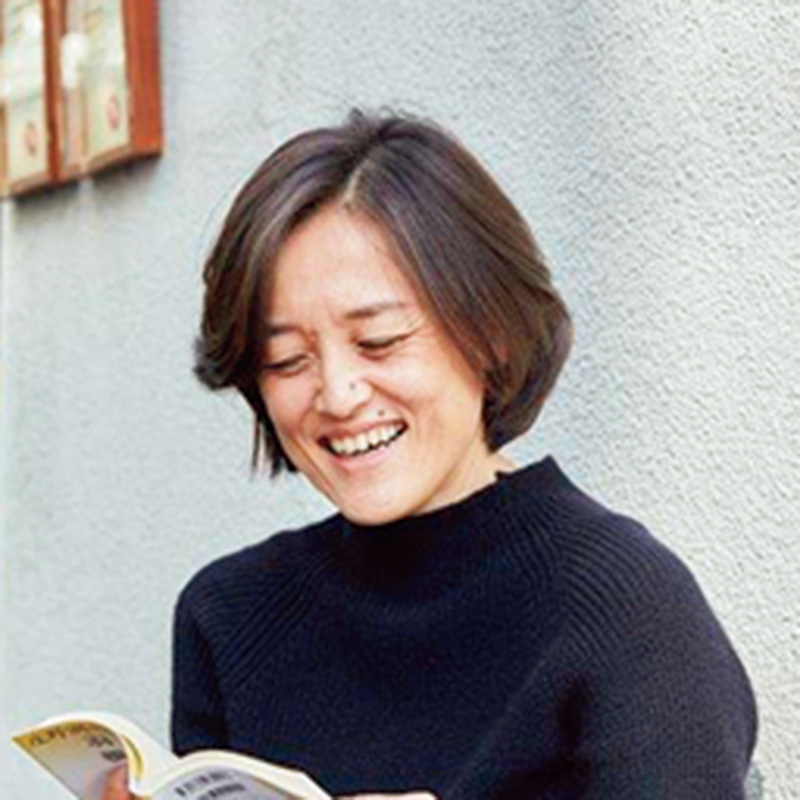 画像1: ゆるぎない「文豪たちの言葉」に勇気をもらえる“おすすめ8冊”。編集者・文筆家 若菜晃子さんの読むと元気になれる本