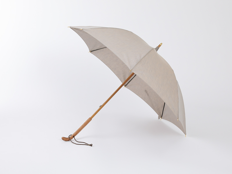 画像: 寸法：全長72cm（ハンドルにより異なる）、親骨50cm　質量：約276g　材質：生地＝綿、リネン、ハンドル＝木、中棒＝木、その他＝グラスファイバー、真鍮、軽合金　色柄：4色