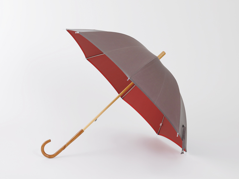 画像: 寸法：全長約77cm、親骨50cm　質量：約307g　材質：生地＝シルク、ハンドル＝木、中棒＝木、その他＝金属　色展開：8色　※折りたたみ傘もあり