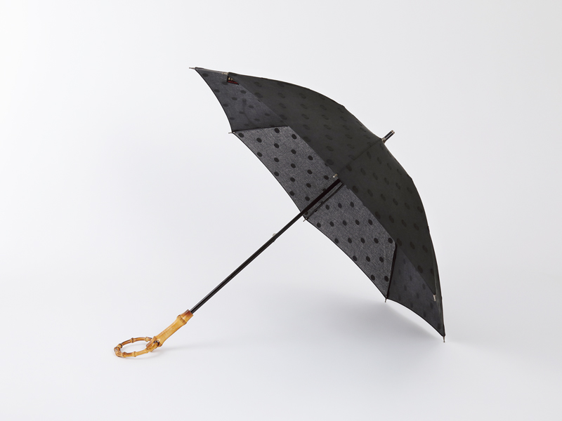 画像: 寸法：全長（収納時）64cm、（使用時）70cm（ともに編集部調べ）、親骨48cm　質量：244g（編集部調べ）　材質：生地＝綿、ハンドル＝竹、中棒＝アルミ、その他＝グラスファイバー