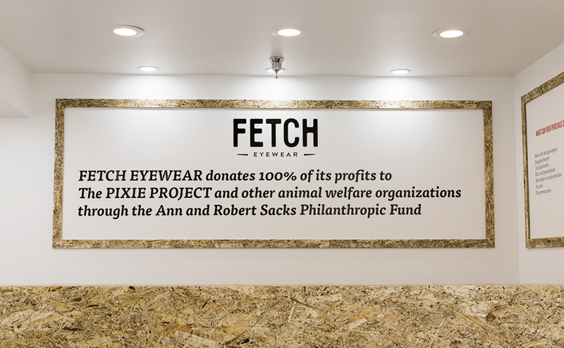 画像: フェッチの精神を掲げたサイン ©Fetch Eyewear