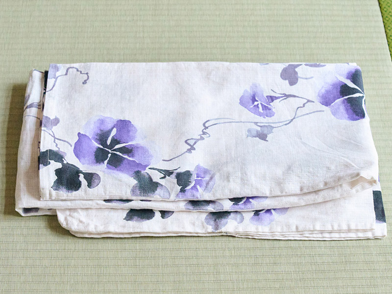 画像2: 大切に長く楽しむ「浴衣のたたみ方」の基本。帯や小物などのたたみ方もていねいに解説/着物コンサルタント・熊谷宏子さん