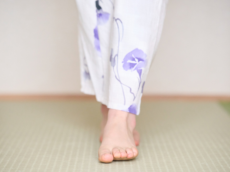 浴衣姿をステキに見せる「立ち方・歩き方・座り方」の基本。きれいな姿勢で品よく、美しく／着物コンサルタント・熊谷宏子さん