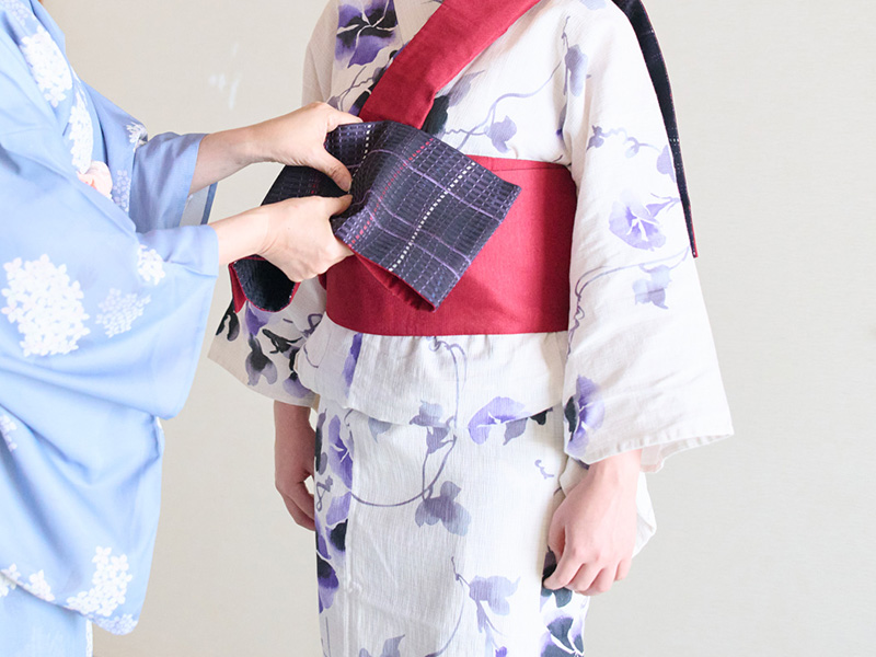 画像2: 帯の形をつくる