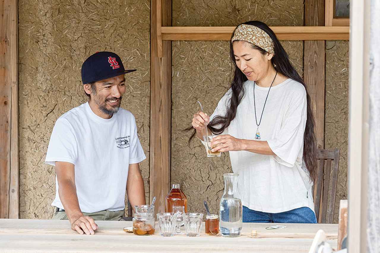 画像: オーガニック食材店を営みながら、いまは「農作業」が暮らしの中心。南房総に移住して15年“暑い夏を乗り切る”必須アイテムは？／AMBESSA & CO・君島悠矢さん、阿久里さん - 天然生活web