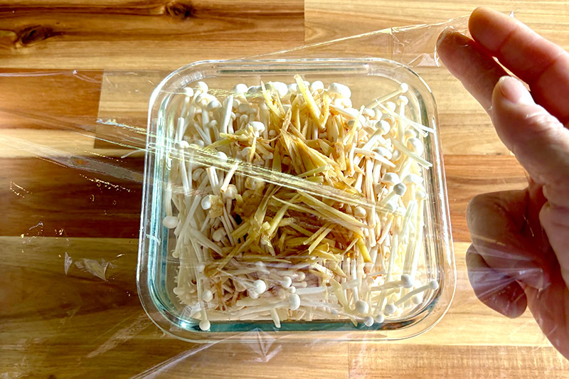 画像2: レンジでかんたん「なめたけ」のつくり方。家計の‟お助け食材”えのきだけで、火を使わない夏のつくりおき|本多理恵子の「50代からは“手抜き”と“息抜き”」