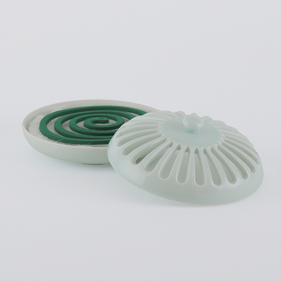 画像: 寸法：直径14×高さ7.5cm　質量：380g　材質：磁器　色展開：2色　付属品：不燃マット×2