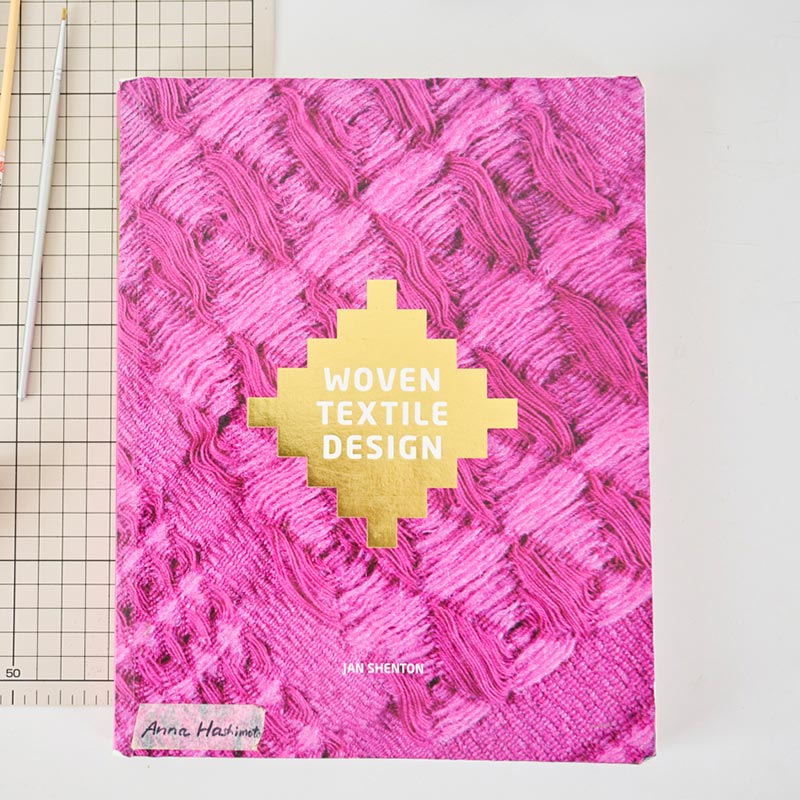 画像: 『WOVEN TEXTILE DESIGN』(Jan Shenton著 Laurence King Publishing)