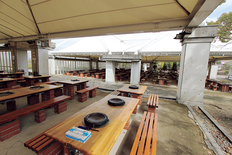 画像: とにかく広い屋根付きのBBQ施設は1500人が利用できる