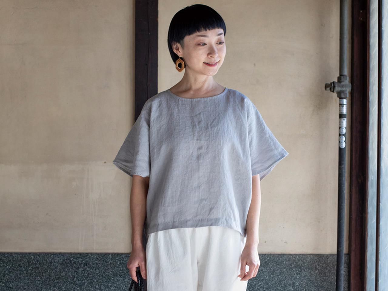 画像: 手づくり暮らし研究家・美濃羽まゆみさんの「通年」ワードローブを拝見。30代から“厳選”を重ね、3分の1以下にまで減った洋服と愛用のアイテム