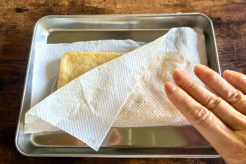 画像2: お惣菜ショップで見つけた“感動の味”を再現!「とうもろこしと油揚げのサラダ」のつくり方。柚子こしょう香るボリューム満点のごちそうサラダ|本多理恵子の「50代からは“手抜き”と“息抜き”」