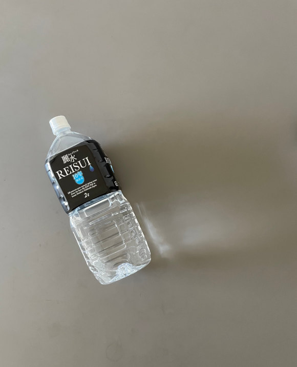 画像: 10年保存可能な「10年水」。給湯タンクに意識的にお湯をためるようにしています