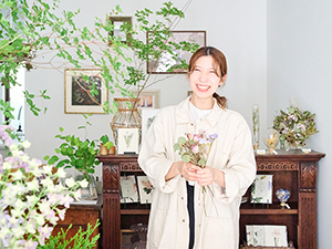 画像: 複雑な形の花瓶の洗い方