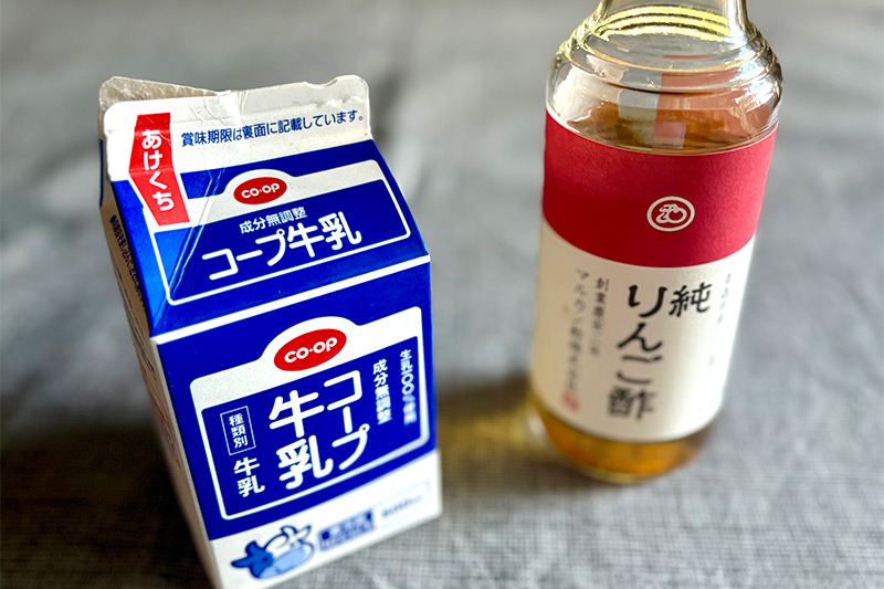画像: 材料（出来上がりのカッテージチーズはココット1個分）