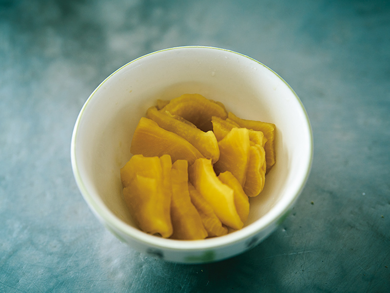 画像: 歯触りよく、ほどよい酸味と甘みがある。津軽の漬けものの特徴は塩、ザラメ糖、酢で漬けること