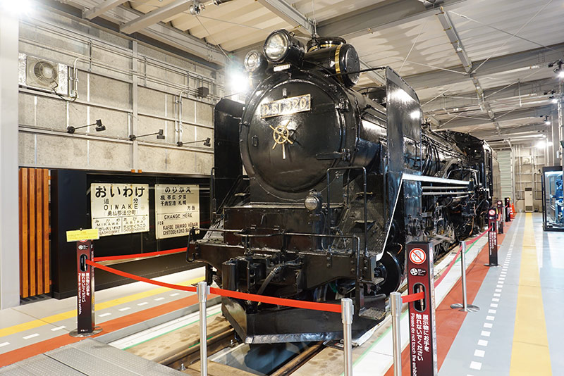 画像: 道の駅ではSL、D51が展示されている