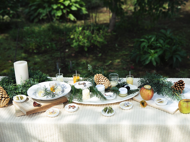 画像: キャンドル、サシェ、ハンドクリーム。みつろうをベースに使い、ナチュラルなアロマオイルを活用した、RARIさんのハンドメイドの数々