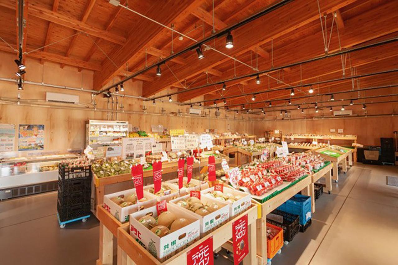 画像: 地元の手間暇かけて栽培された野菜と加工品が並ぶ産直市場「ベジステ」