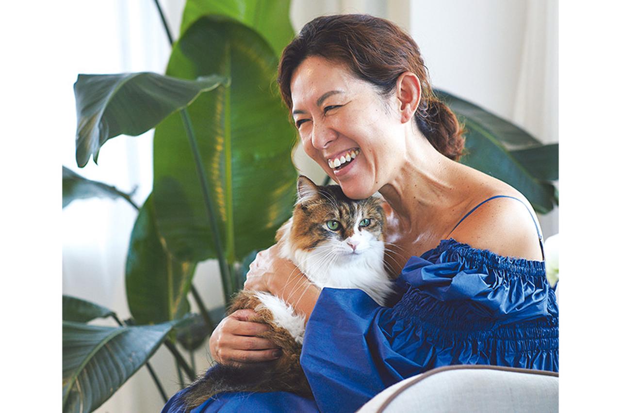 画像: スタイリスト・大草直子さんの「夜の時間割」自分をいたわるように“夜は意識を内向きに”精油やバスソルト、入浴後のストレッチで健やかな眠りを - 天然生活web